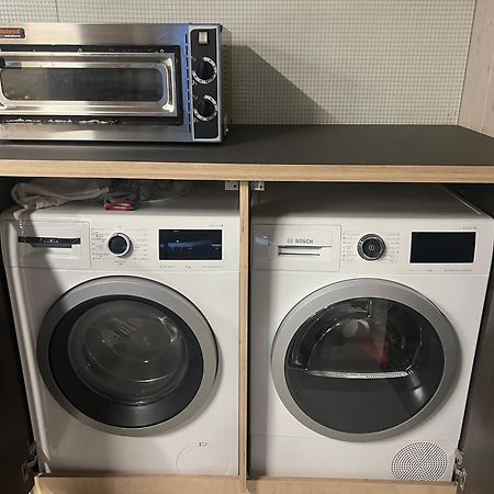 Izy Stay Hostel Bratislava Bagian luar foto