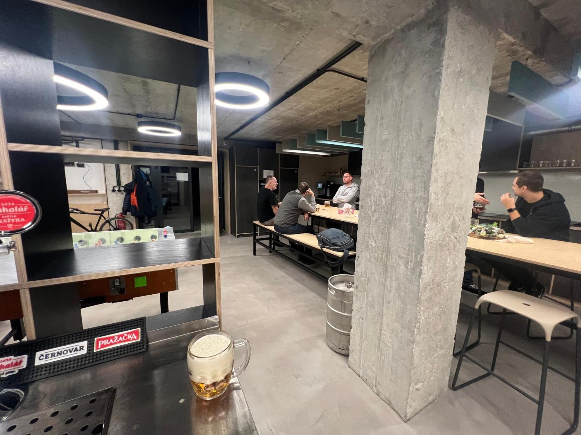 Izy Stay Hostel Bratislava Bagian luar foto