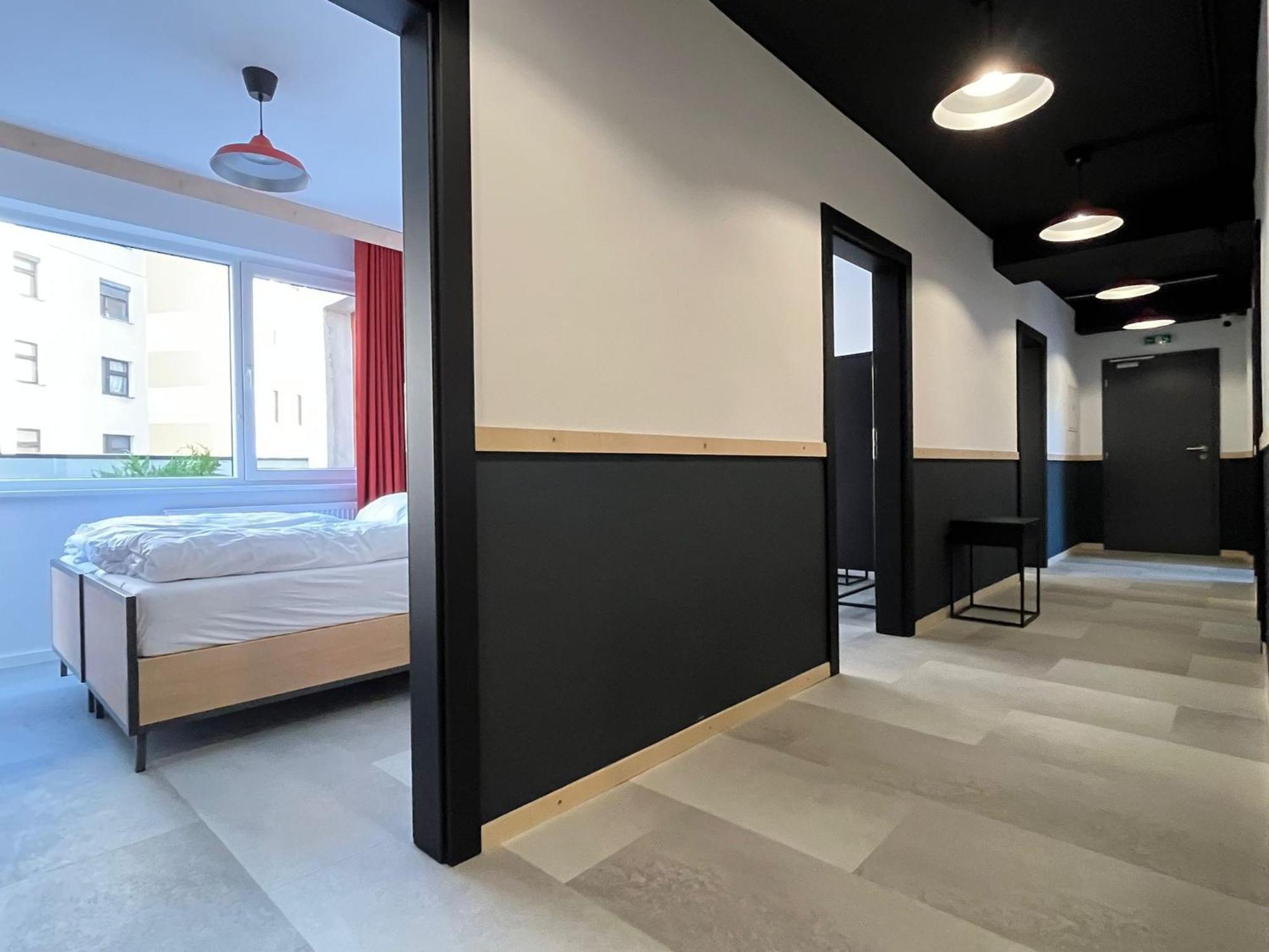 Izy Stay Hostel Bratislava Bagian luar foto
