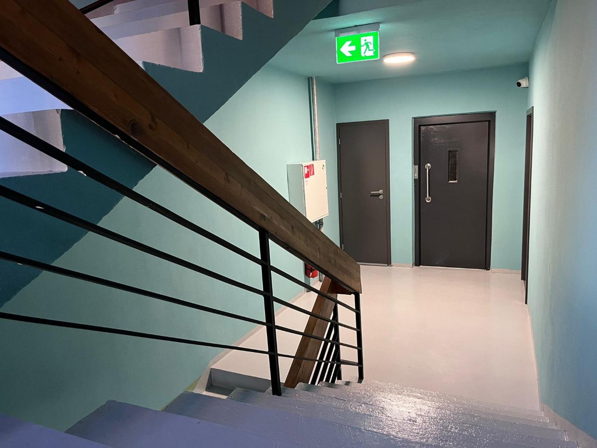 Izy Stay Hostel Bratislava Bagian luar foto