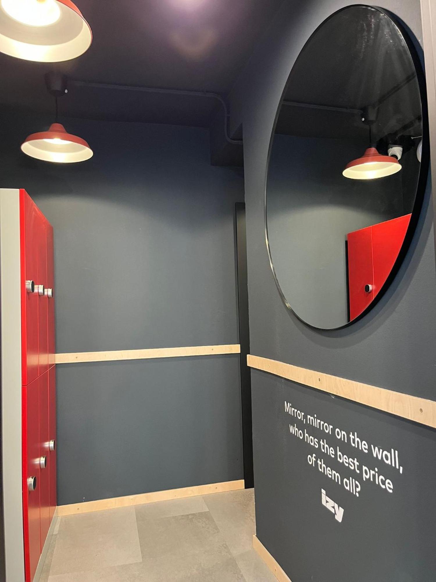 Izy Stay Hostel Bratislava Bagian luar foto