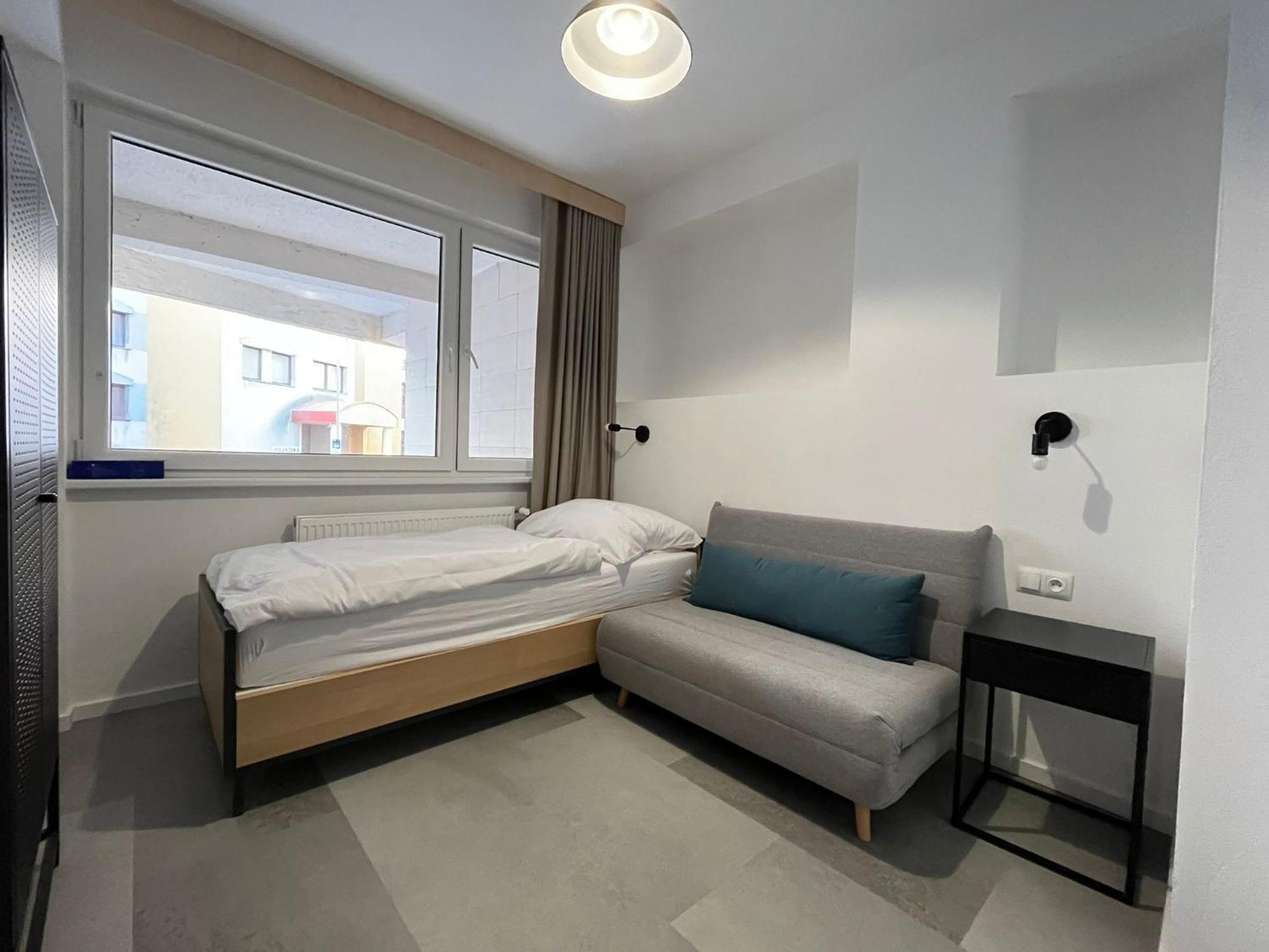 Izy Stay Hostel Bratislava Bagian luar foto