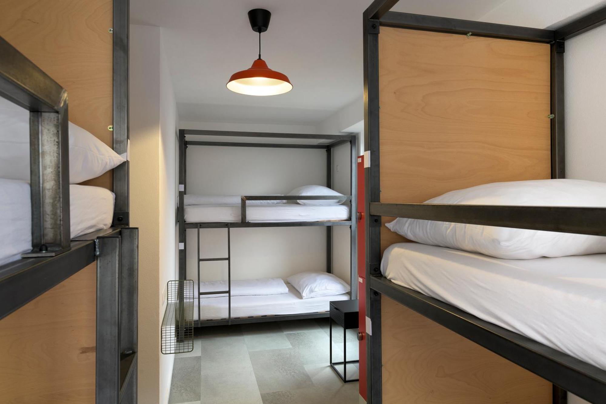 Izy Stay Hostel Bratislava Bagian luar foto