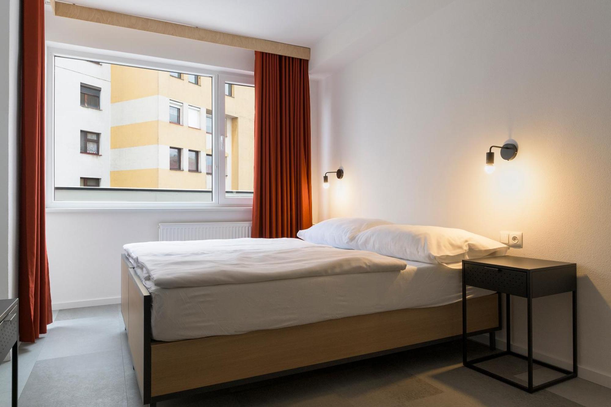 Izy Stay Hostel Bratislava Bagian luar foto