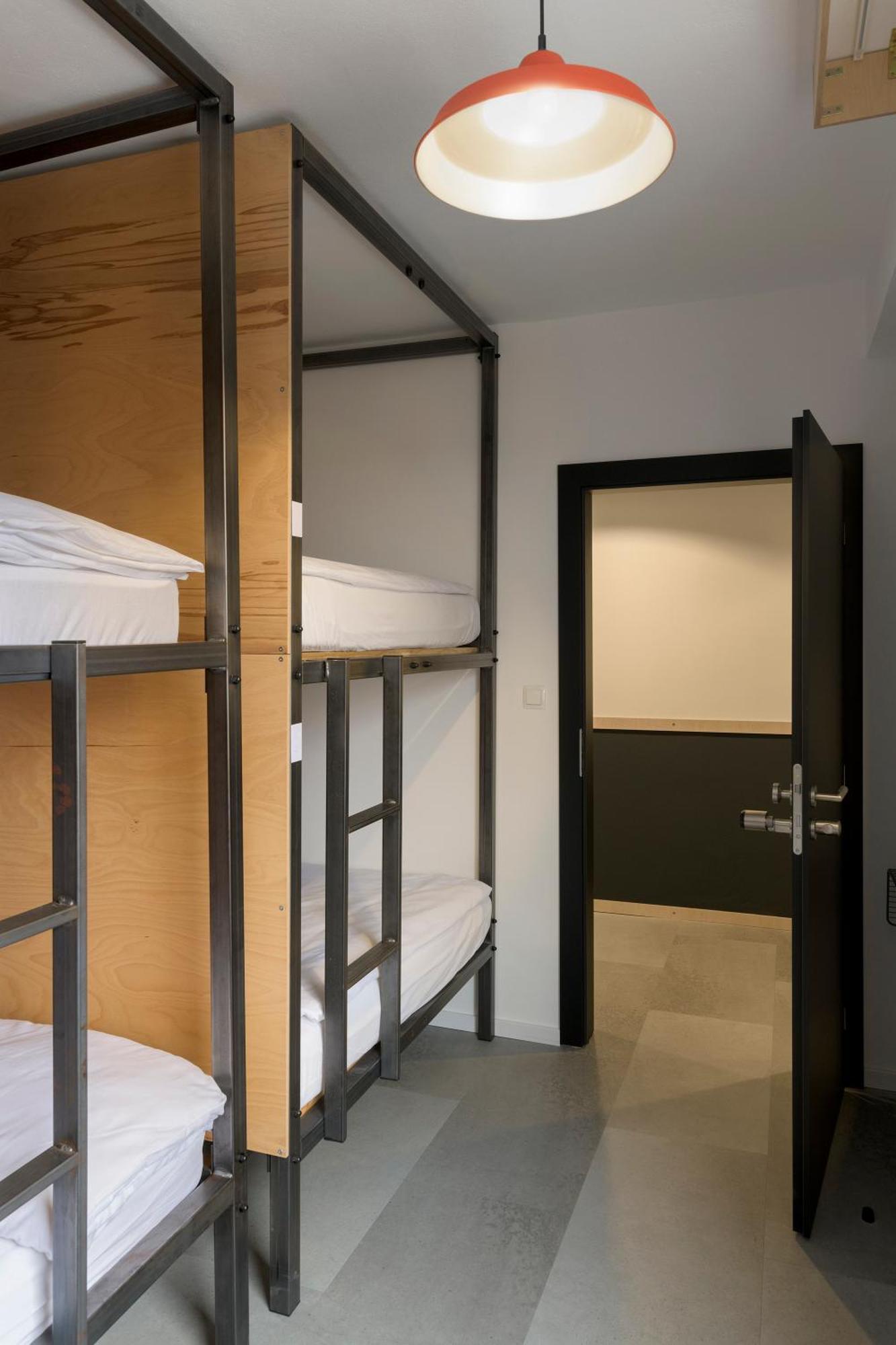 Izy Stay Hostel Bratislava Bagian luar foto