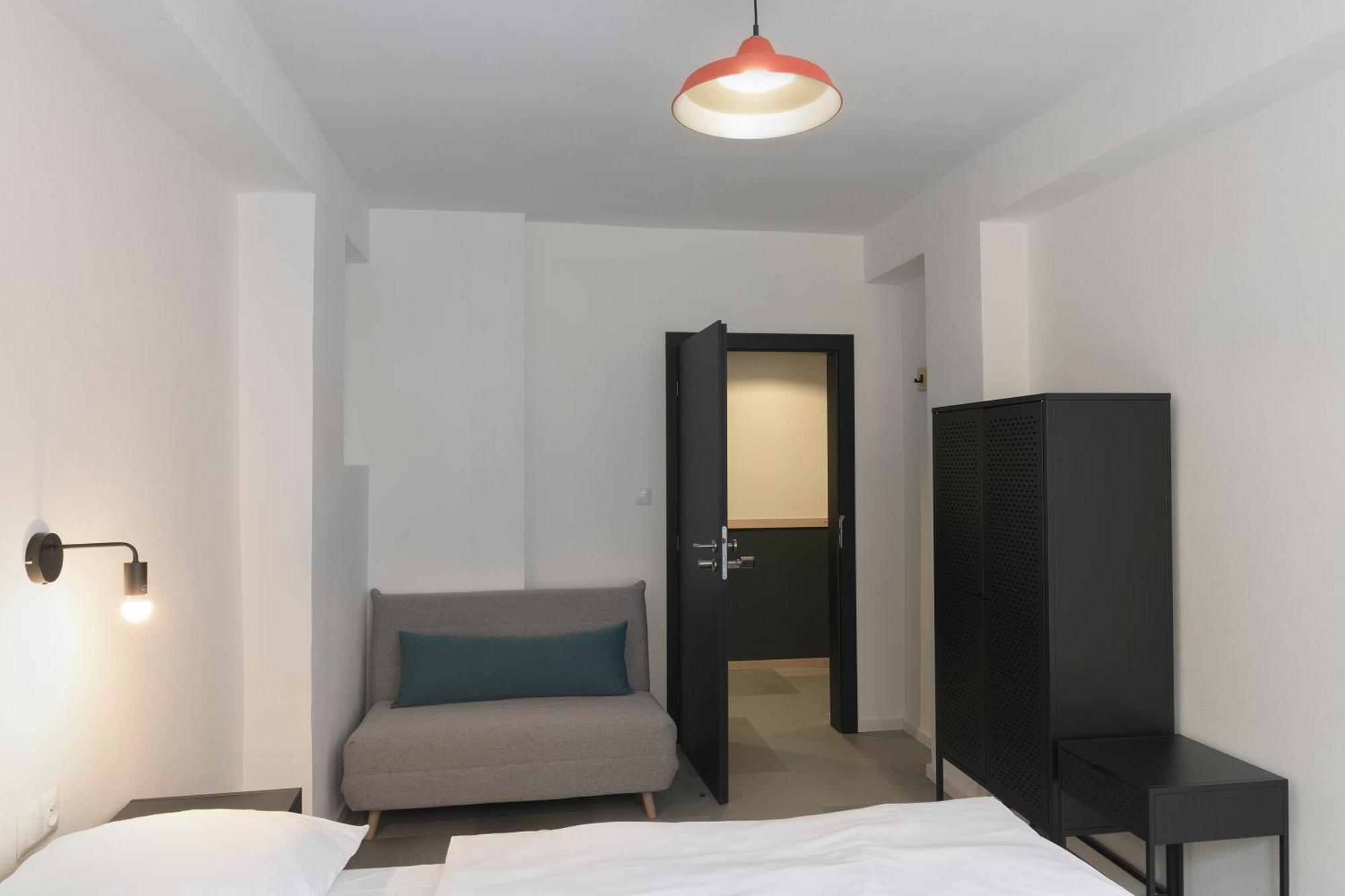 Izy Stay Hostel Bratislava Bagian luar foto